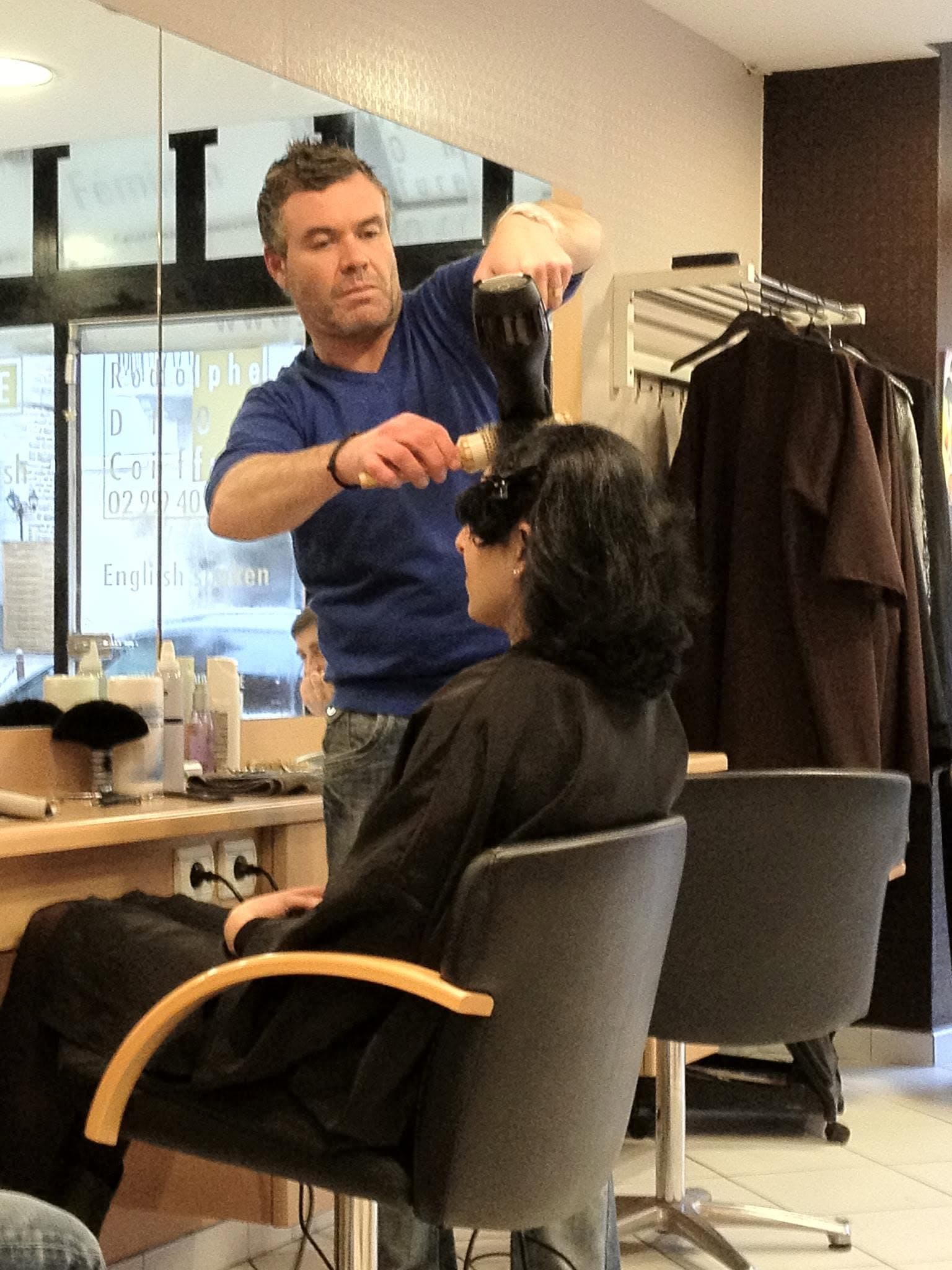 Finition brushing au salon Rodolphe Dion Coiffure